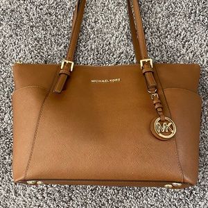 Michael Kors Jet Set Medium Tote